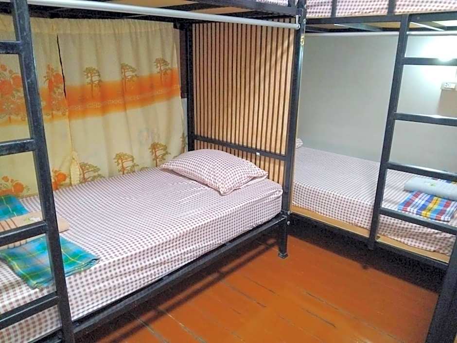 amazing khaosan hostel