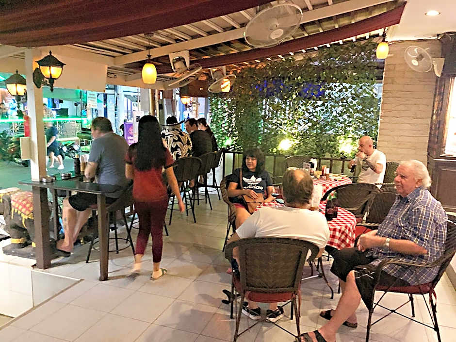 Zip Lounge & Apartments