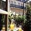 Hotel Suites Unic Renoir Saint-Germain