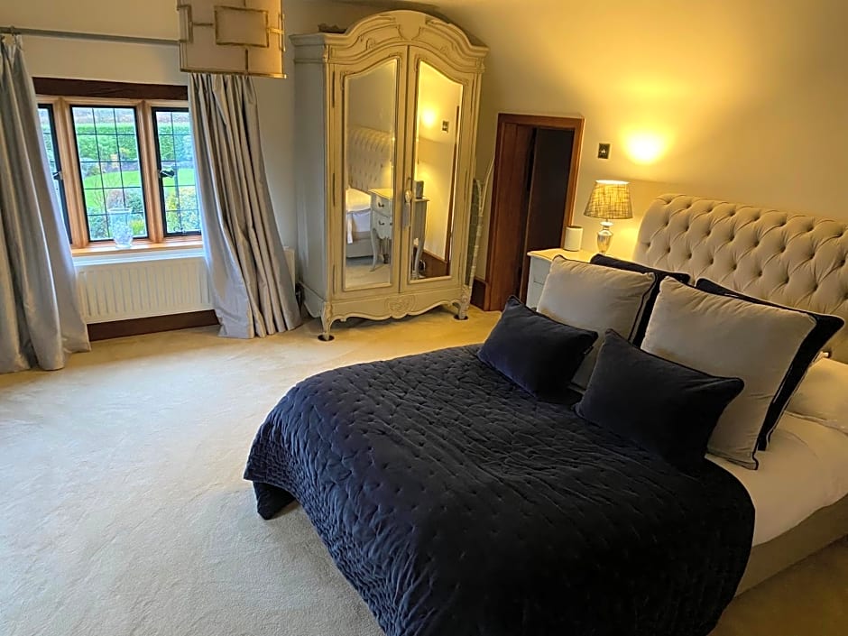Hood Lane Farm - The Parlour - Self Catering Ground Floor Apartment