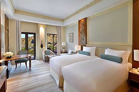 Deluxe Mountain View, Guest room, 2 Twin/Single Bed(s)