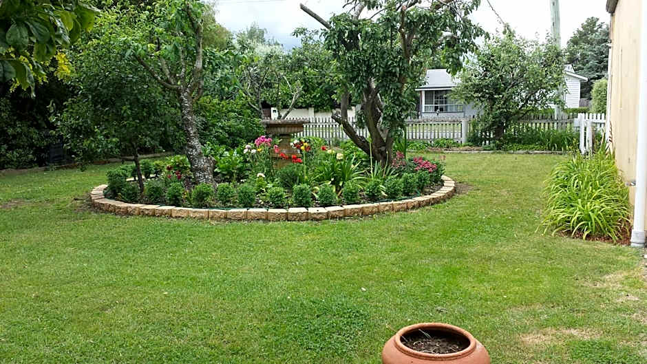 Bellamona Cottage Longford