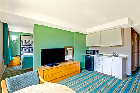 1 King Bed, Deluxe Room, Non-Smoking