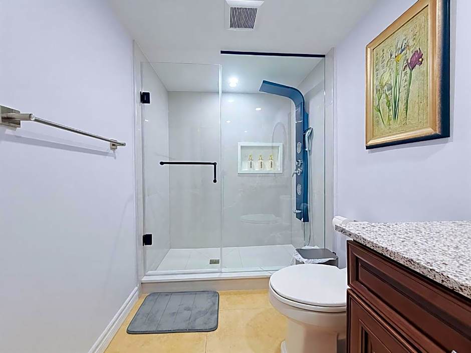 Cozy Rooms in Bright Walkout Suite - Newly Renovated in 2026