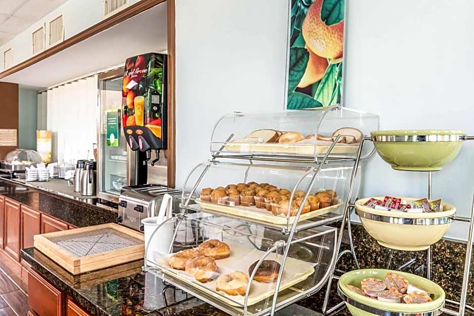 Quality Suites Paducah I-24