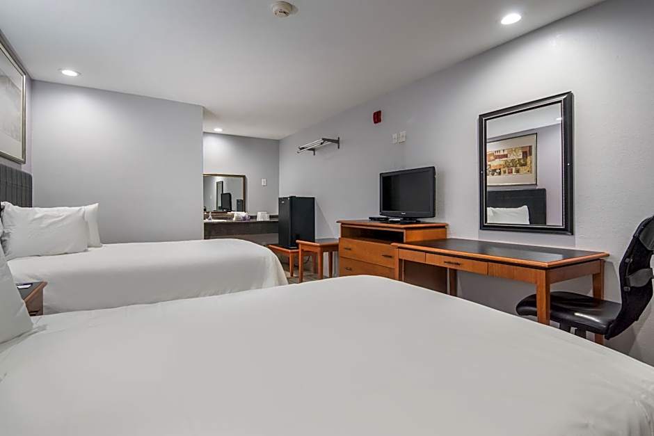 Photo 1 of 5 of 2 Double Beds, Smoking
