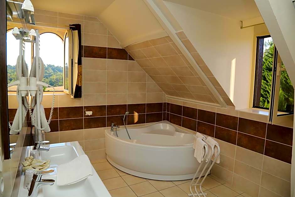 Logis hotel-restaurant les collines 59 route des cretes