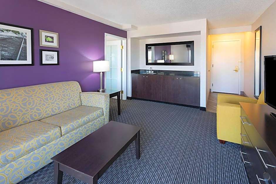 La Quinta Inn & Suites by Wyndham Minneapolis Bloomington West