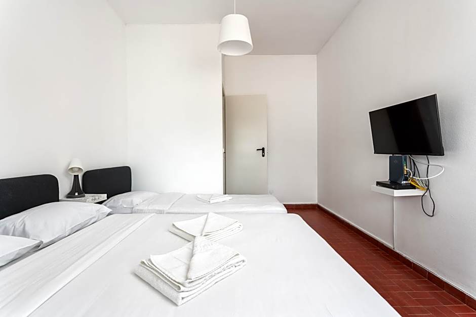 Blife Faro Beach Hostel & Rooms