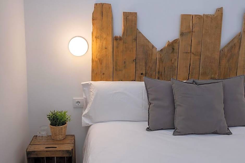 GOMEZ ROOMS
