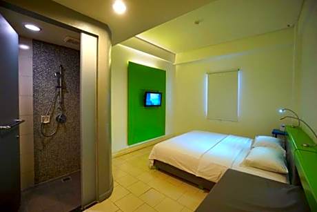 Early Booker Hot Deal at POP! Room