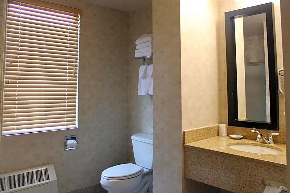 Marco LaGuardia Hotel & Suites