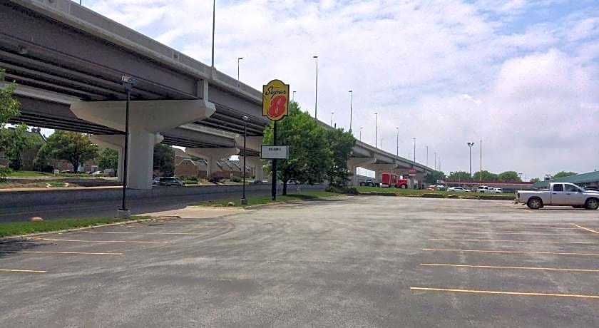 Super 8 by Wyndham W Dodge-Omaha