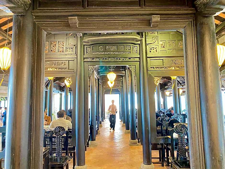 Sandals Hoang Yen Hotel