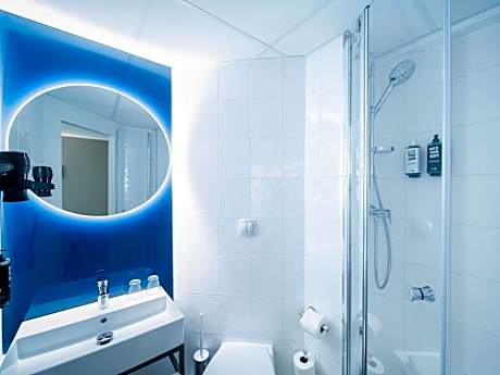 Superior Room with One Double Bed and One Single Bed