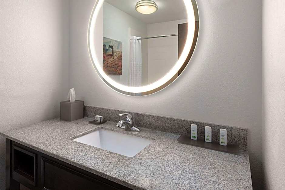 La Quinta Inn & Suites by Wyndham Meridian