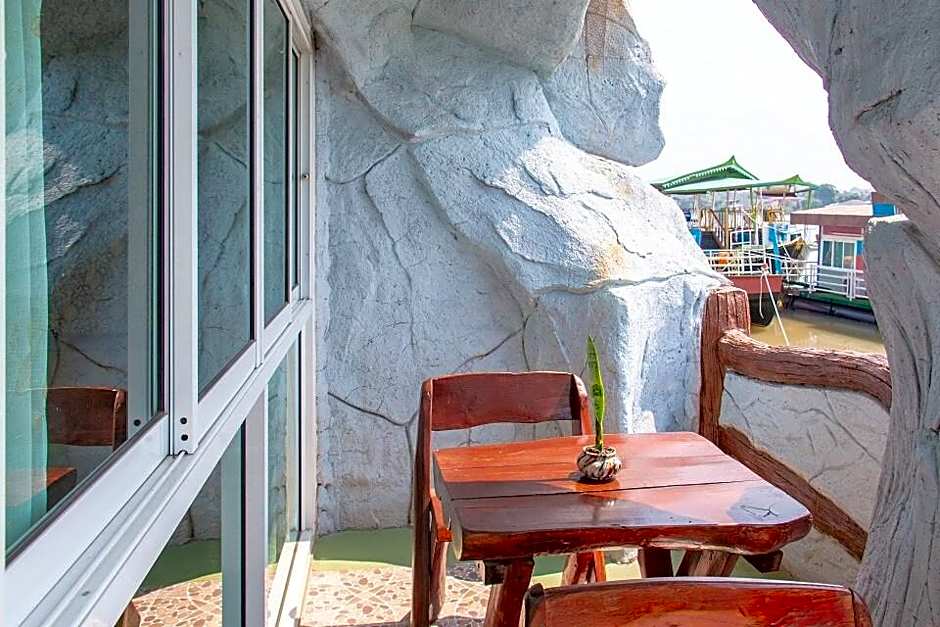 Suwanna Riverside Resort