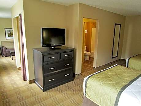 Deluxe Studio with 2 Double Beds - Non-Smoking