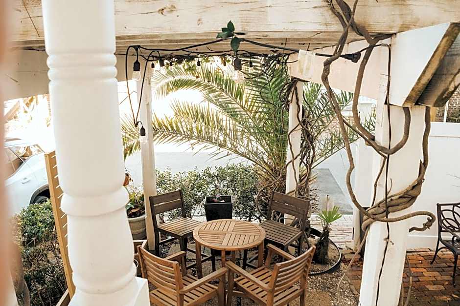 Green Palm Inn