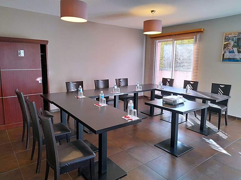 Brit Hotel Confort Montauban