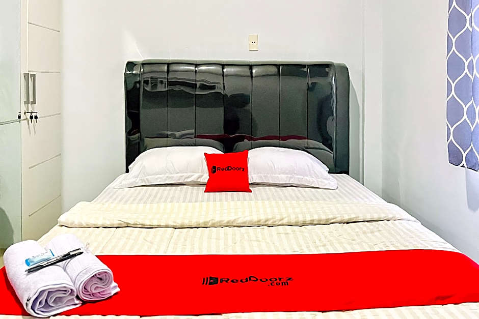 RedDoorz @ MG House Siantar Timur