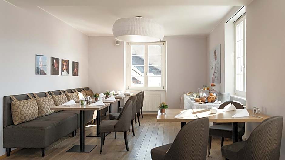 Kunsthotel "Drei Konig" am Marktplatz Stadt Lorrach