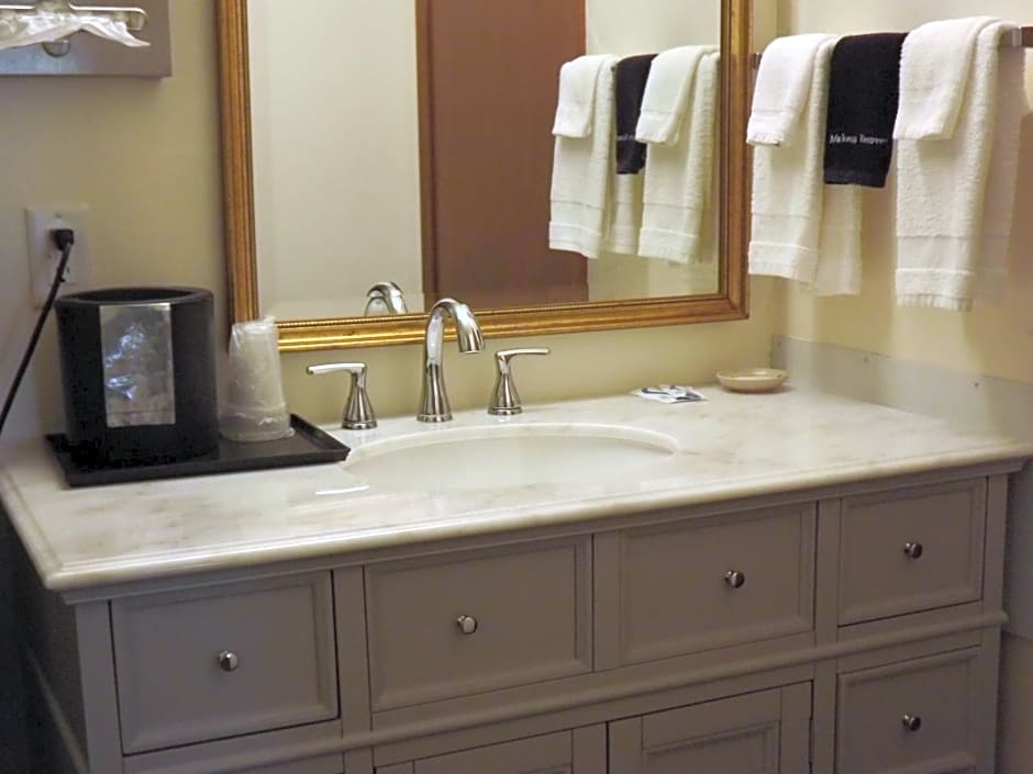 Crest Country Inn