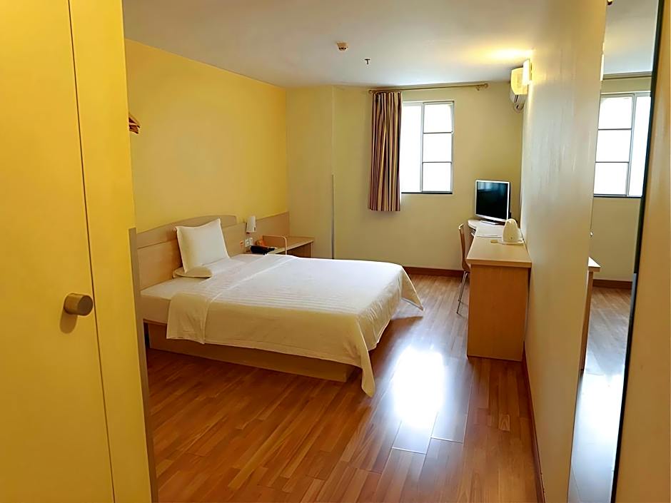 7 Days Inn Zhuhai North Station University Town Jinding Shop