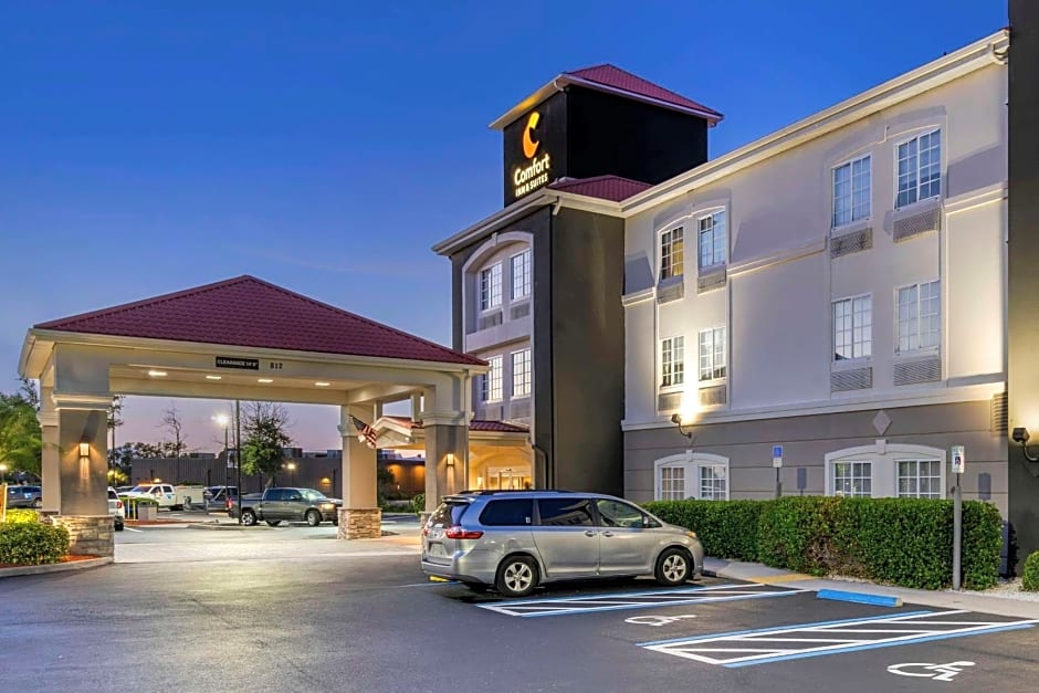 Comfort Inn & Suites