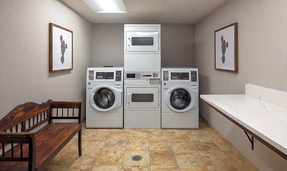 Hampton Inn By Hilton And Suites El Paso-Airport