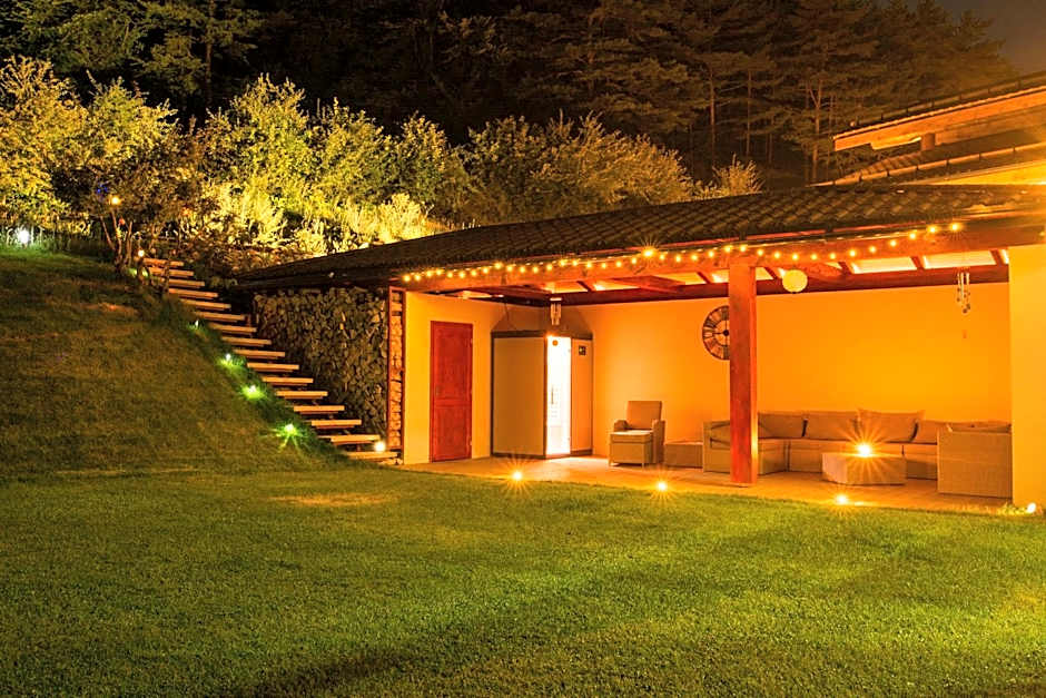 Chata Valca PATJA-v mesiacoch apríl až november pri prenajatí aj jedného apartmánu uzavrieme ostatné apartmány, aby ste si užili súkromie