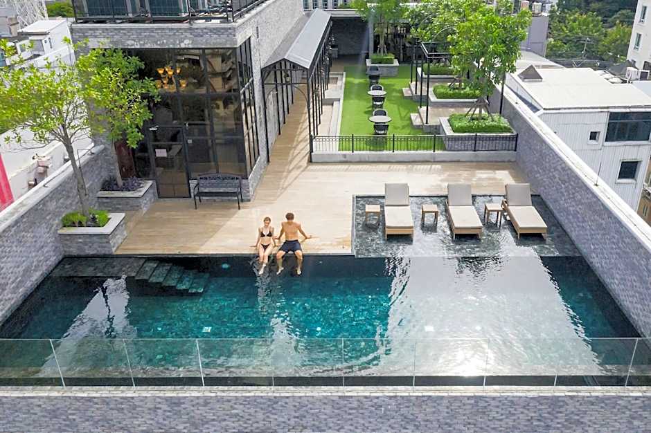 The Coach Hotel Sukhumvit