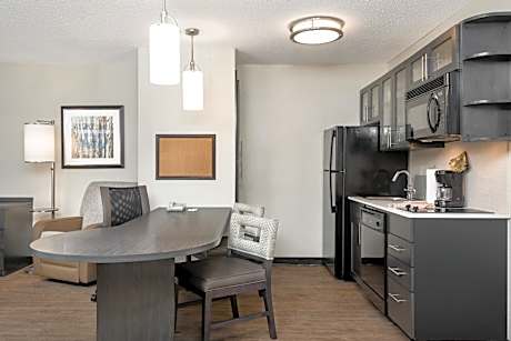 One-Bedroom Queen Suite with Two Queen Beds