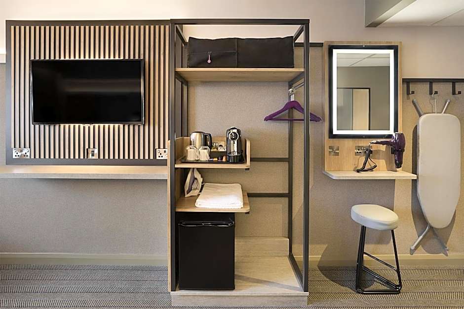 Premier Inn London Heathrow Airport T2 & T3 - Bath Road