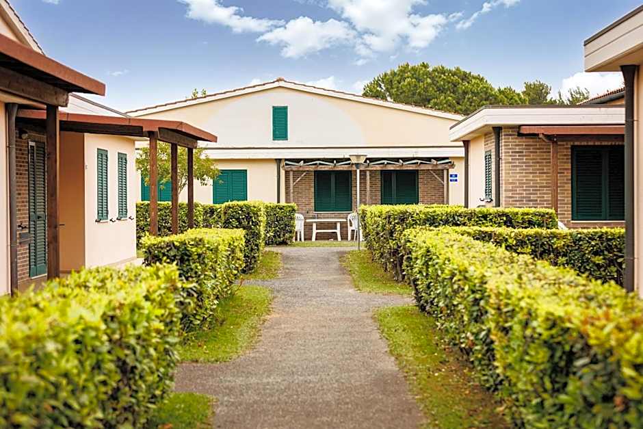 Villaggio Turistico La Cecinella