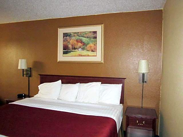 AmericInn by Wyndham West Bend