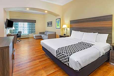 1 King Bed, Mobility/Hearing Access Studio Suite, Tub w/ Grab Bar No-Smoking