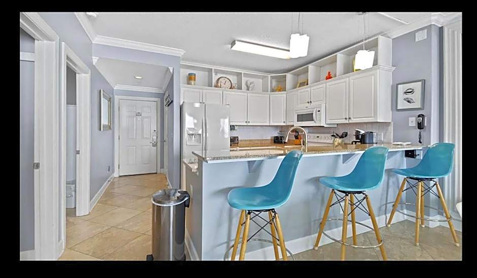 Beautiful Beachfront Views - The Retreat at Emerald Isle