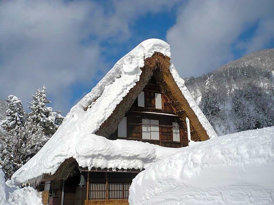 Gokayama Onsen Akaokan