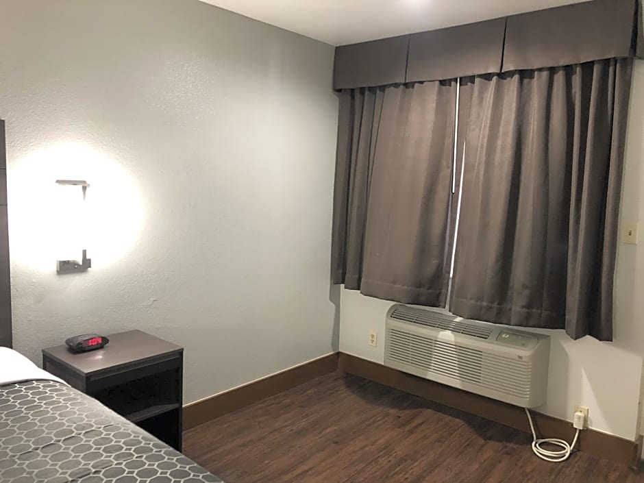 Sky Palace Inn By Jasper Near AT & T Center