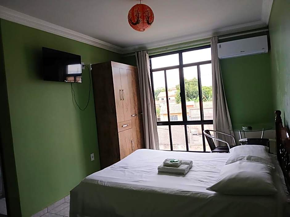Paradise Hostel e Suítes