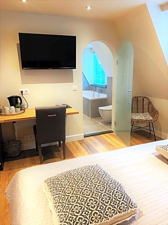 Deluxe Double Room with Bath