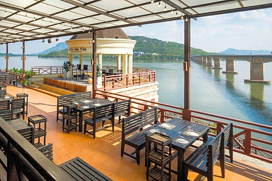 Champasak Grand Hotel