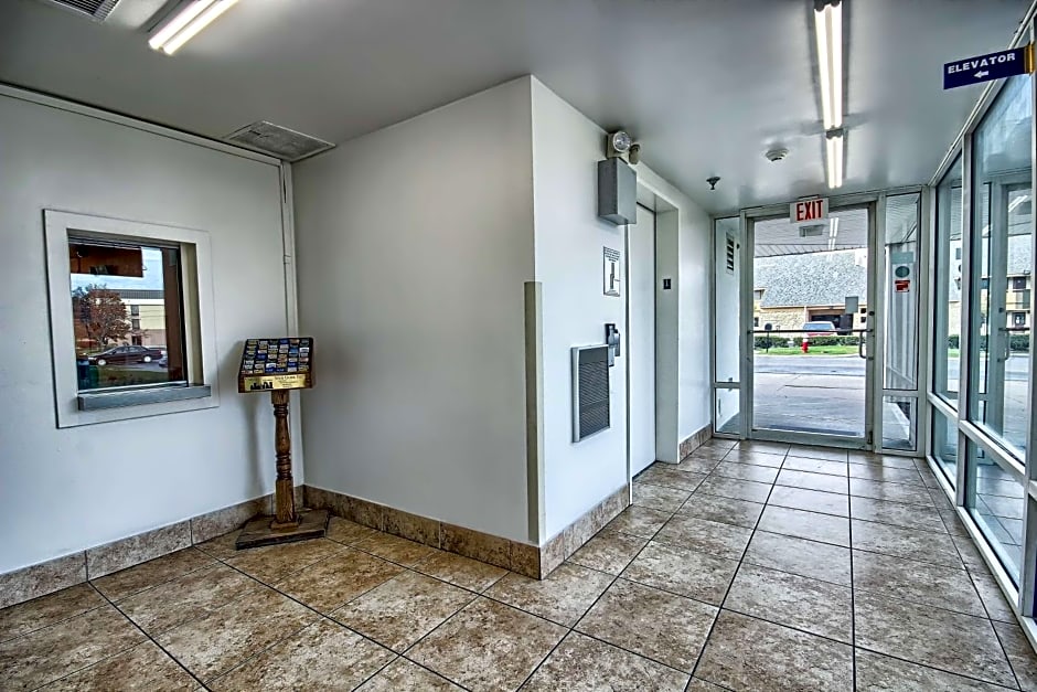 Motel 6-Columbus, OH - West