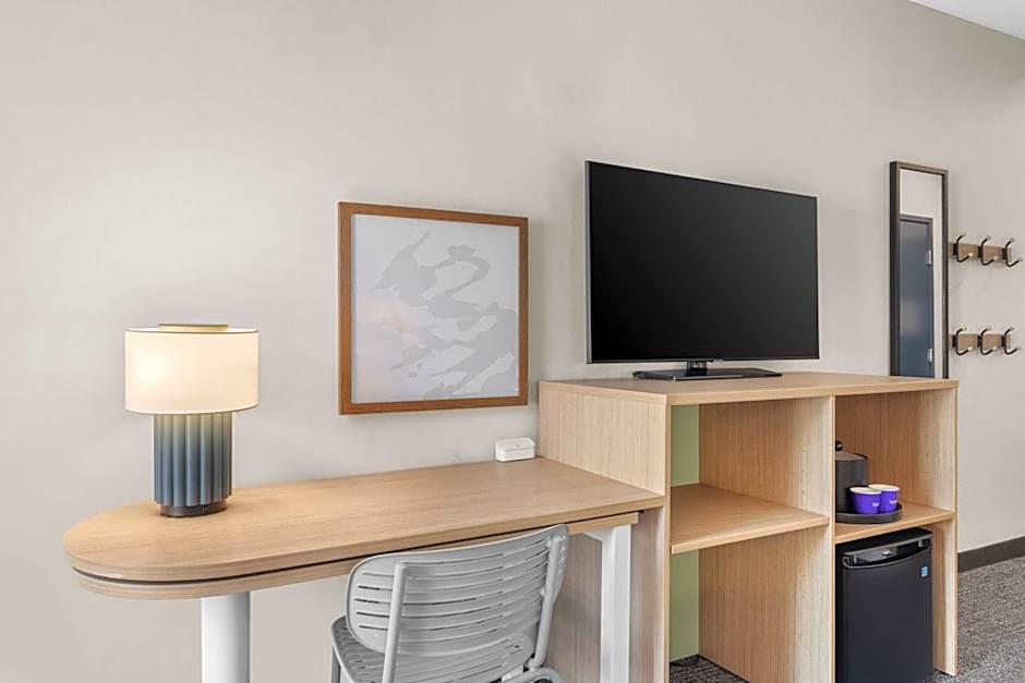 Spark by Hilton Bakersfield Central