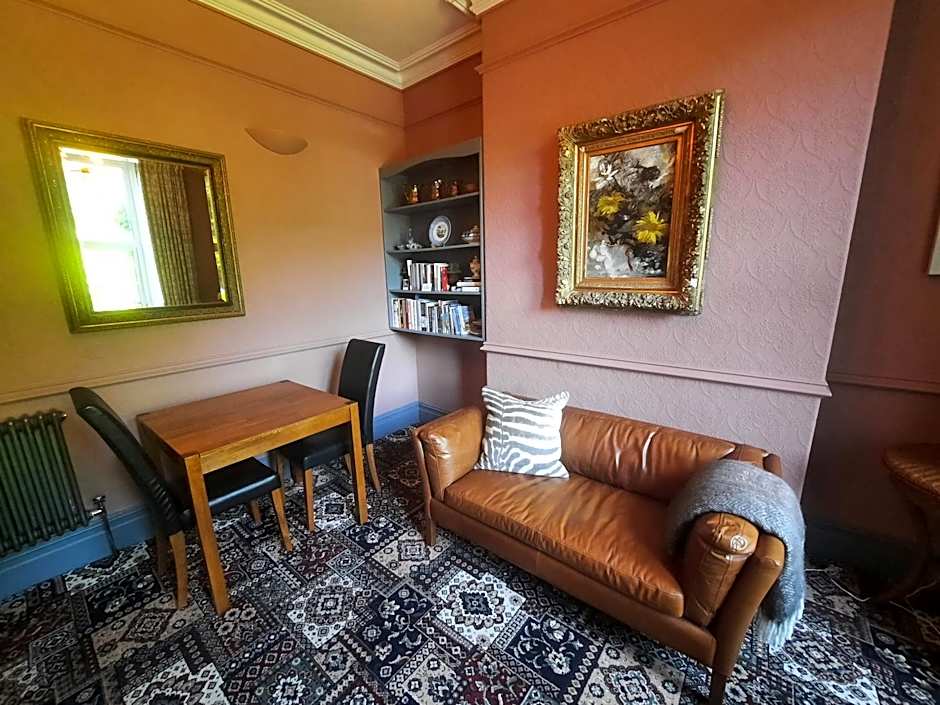 Mary's Court Guest House - Mairlys