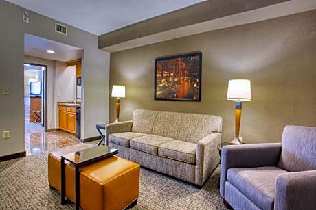 Queen Suite with Two Queen Beds and Sofa Bed - High Floor