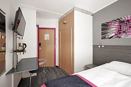 Commodore twin room