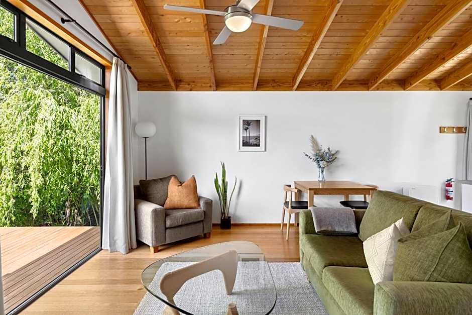 Adrift In Golden Bay- Absolute Beachfront Villas