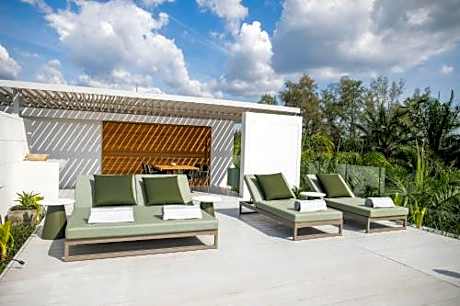 Deluxe Suite with Sea View